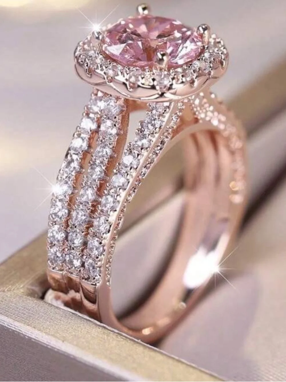 Gold ring - Picture 3 of 3
